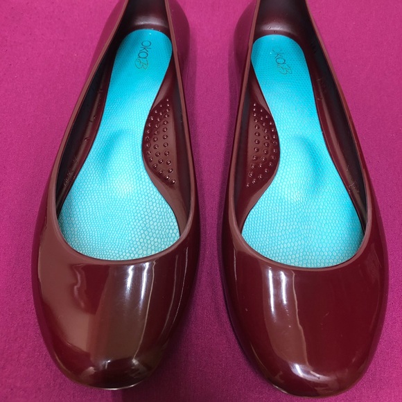 OKA b. Shoes - oka B Taylor Shiny Ballet Flat in Cranberry Sz. 10